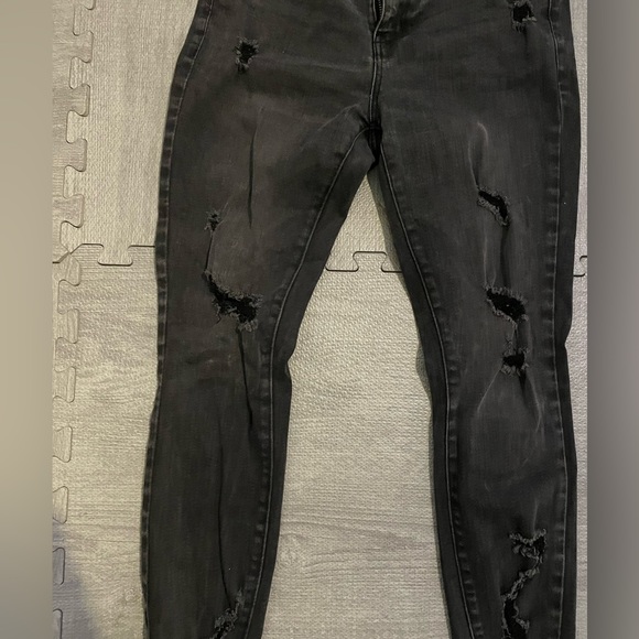 Black Soho Ripped women’s Jeans. Size 6. - Picture 6 of 6
